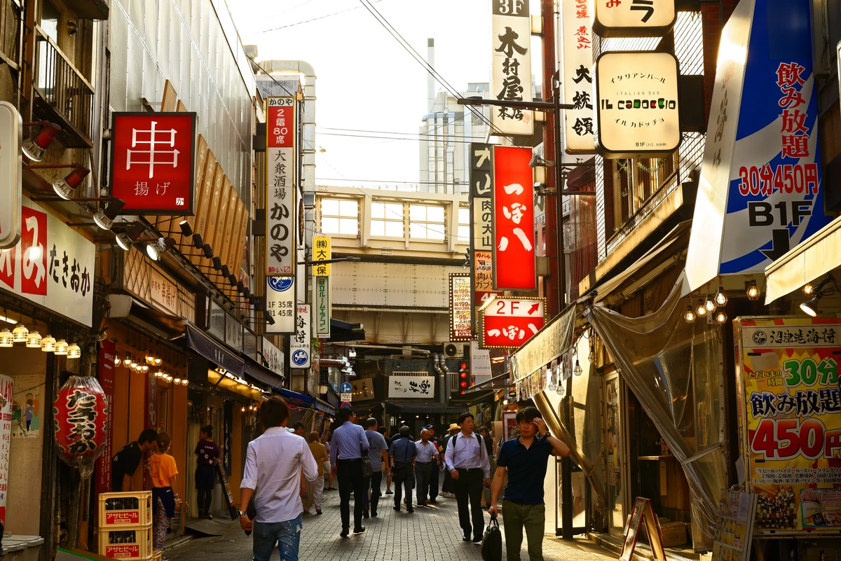 photographie de rue à Shinjuku en fin de journée - Kyōru Agence web créative